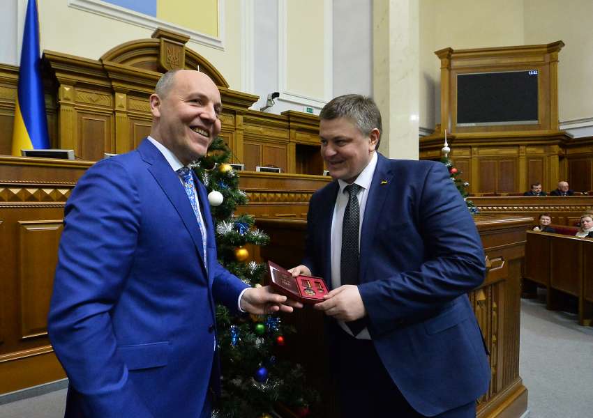 «Жодна реформа не могла б пройти без рішень Верховної Ради України, і Апарат бере важливу безпосередню участь у їх підготовці», - Голова Верховної Ради Андрій Парубій «Жодна реформа не могла б пройти без рішень Верховної Ради України, і Апарат бере важливу безпосередню участь у їх підготовці», - Голова Верховної Ради Андрій Парубій